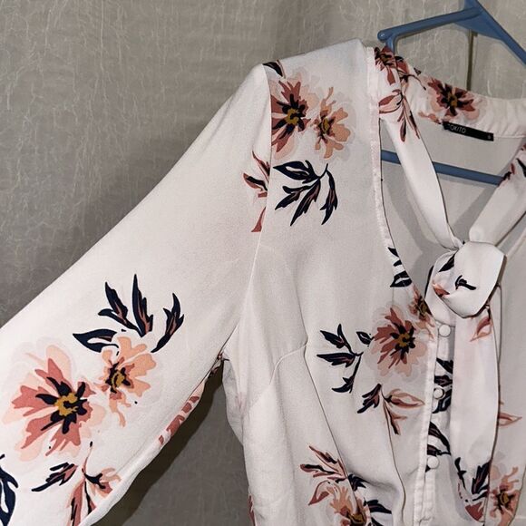 TOKITO 4 White Pink Navy Floral Button Front Bell Sleeve Peplum Tie Blouse - Picture 7 of 12